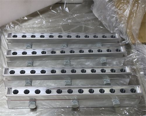 Lippenstift-Produktionslinie Lippstift 12 Löcher Vogelbeek Aluminium Schimmel Silber leicht zu reinigen