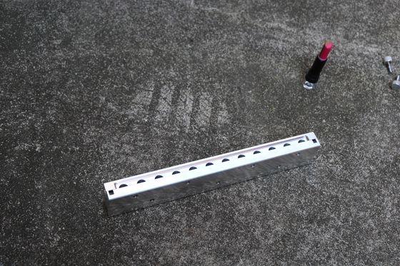 12 Löcher Schimmel auf Lippenbalsam Doppelfarbige Schrägfläche Mit Custom Logo