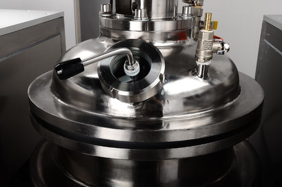 380V 6,5KW Lippenstift-Produktionslinie Heizungs-Vakuum-Defoaming-Maschine