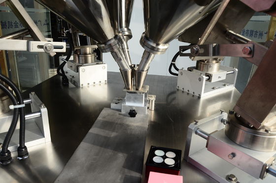 940 mm Tischhöhe Kosmetische Pulvermachmaschine 4 Farbpulverfüllmaschine