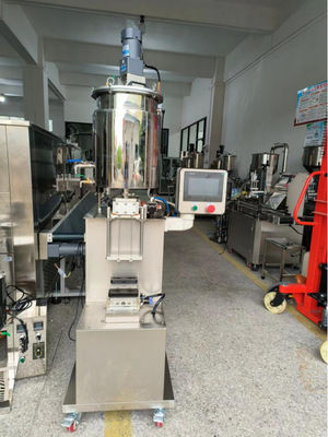 Maschine zur Füllung mit Doppelkopfmaskara und Lipgloss Maschine zur vertikalen Füllung Maschine zur quantitativen Heizung
