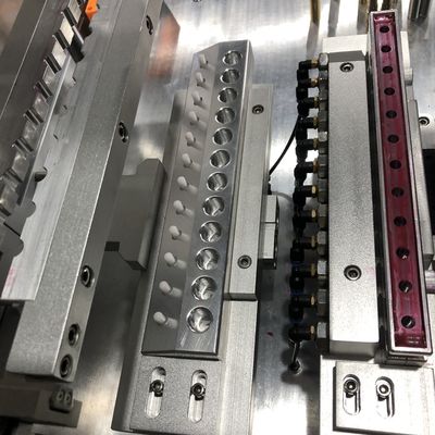 Automatische 12-Lächer-Lipbalsam-Aluminium-Schimmel-Entformmaschine